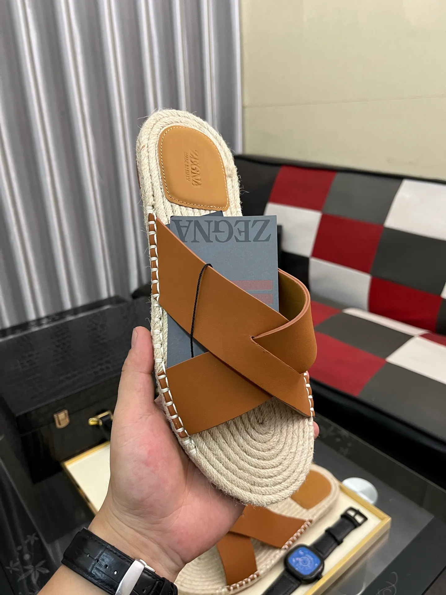 Men's shoes 💰320⌚️⌚️《HERMES》Hermès 💁♂️Men's casual slippers, compare the quality at the counter🧚🏿♂️ The upper layer has a stone pattern with clear texture, showing high-end, high-end, comfortable to wear and versatile. Purely hand-pulled, raw rubber breathable outsole, breathable and comfortable lambskin lining, 100% comfortable density, original rubber outsole wear-resistant code number 38-44. Can be customized 45-46-47